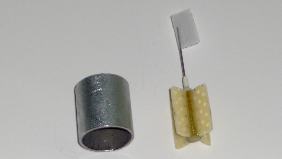 Air-core movement body with wire guides